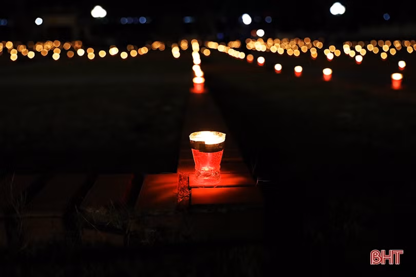 Các địa phương ở Hà Tĩnh thắp nến tri ân tưởng nhớ các anh hùng liệt sỹ