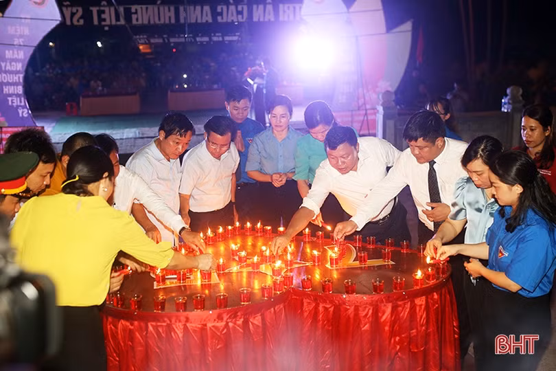 Các địa phương ở Hà Tĩnh thắp nến tri ân tưởng nhớ các anh hùng liệt sỹ