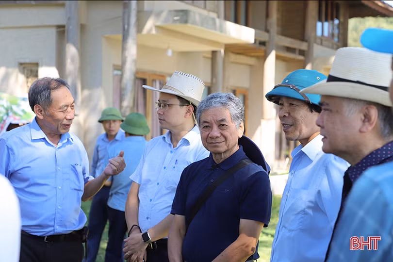 Hội Kinh tế môi trường Việt Nam khảo sát dự án mỏ sắt Thạch Khê