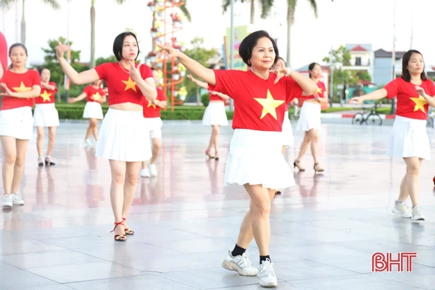 Cô giáo Hà Tĩnh lan tỏa tình yêu với khiêu vũ