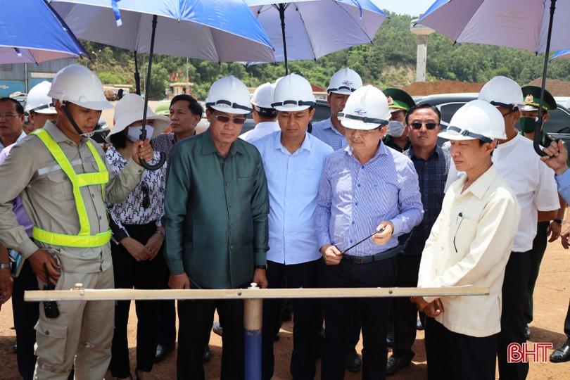 Đoàn công tác tỉnh Khăm Muộn tham quan Khu kinh tế Vũng Áng