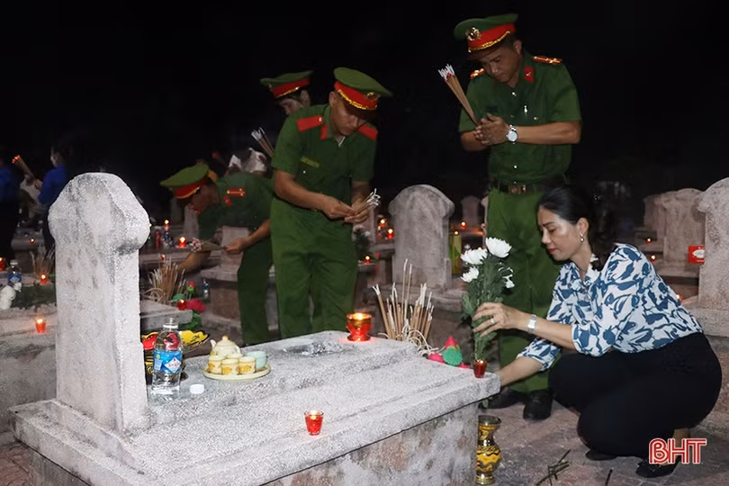Các địa phương ở Hà Tĩnh thắp nến tri ân tưởng nhớ các anh hùng liệt sỹ