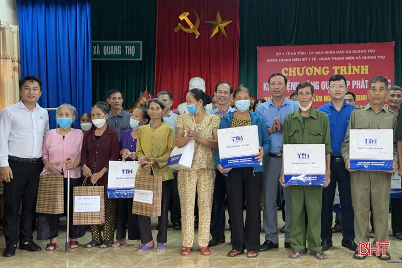 Khám, cấp phát thuốc miễn phí cho hơn 300 người dân Vũ Quang