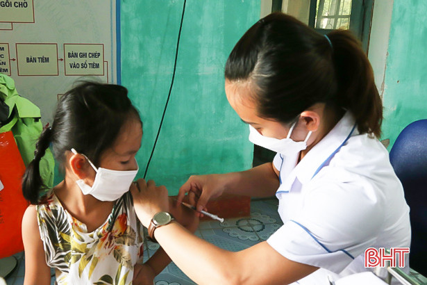 Hà Tĩnh tiếp tục vận động tiêm vắc-xin phòng COVID-19 mũi nhắc lại