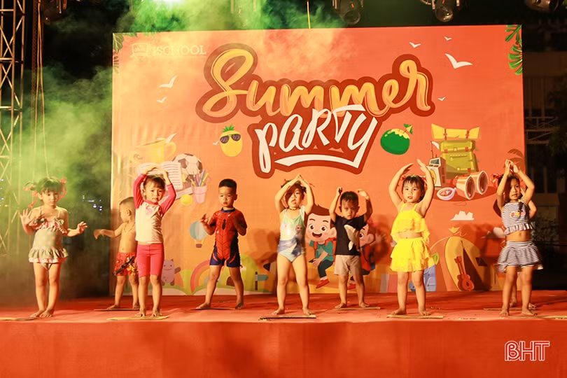 Học sinh mầm non iSchool Hà Tĩnh hào hứng với dạ tiệc mùa hè - Summer Party