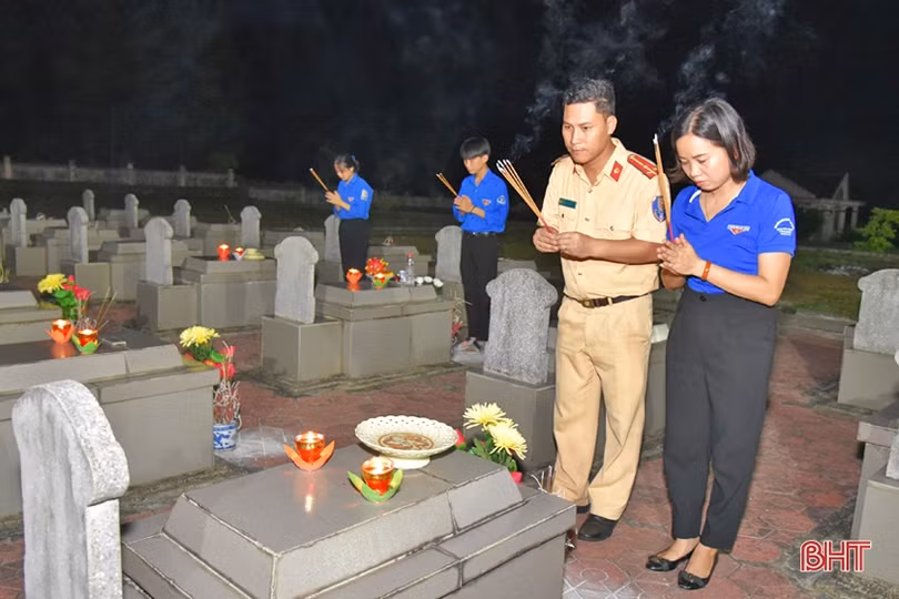 Thắp nến tri ân các anh hùng liệt sỹ