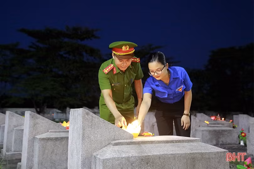 Các địa phương ở Hà Tĩnh thắp nến tri ân tưởng nhớ các anh hùng liệt sỹ