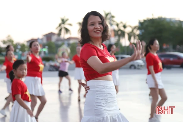 Cô giáo Hà Tĩnh lan tỏa tình yêu với khiêu vũ