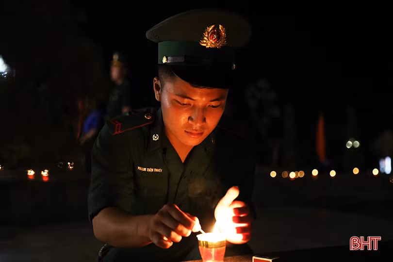 Các địa phương ở Hà Tĩnh thắp nến tri ân tưởng nhớ các anh hùng liệt sỹ