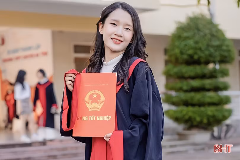 Hành trình chinh phục ngôi vị thủ khoa khối D03 toàn quốc của nữ sinh Hà Tĩnh