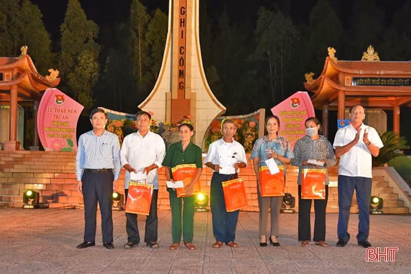 Thắp nến tri ân các anh hùng liệt sỹ