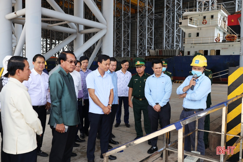 Đoàn công tác tỉnh Khăm Muộn tham quan Khu kinh tế Vũng Áng