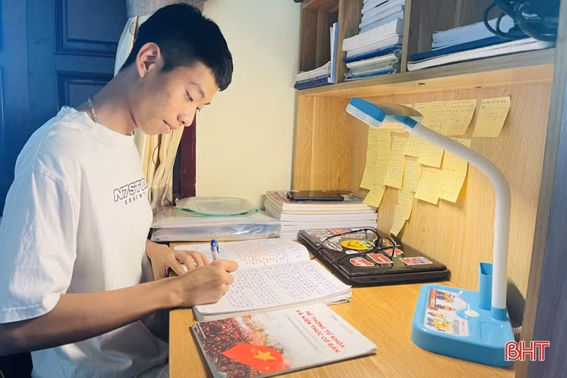 Nam sinh sở hữu 2 điểm 10 là đồng thủ khoa khối C00 ở Hà Tĩnh