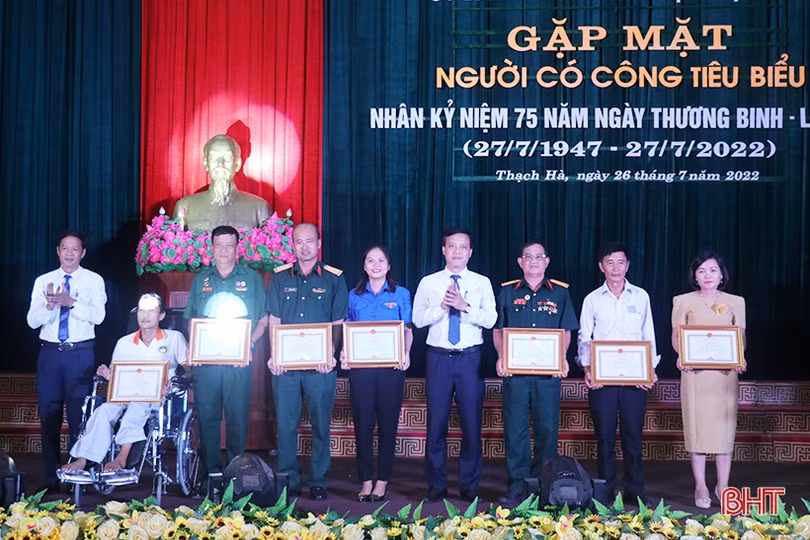 Thạch Hà tôn vinh 23 người có công tiêu biểu 