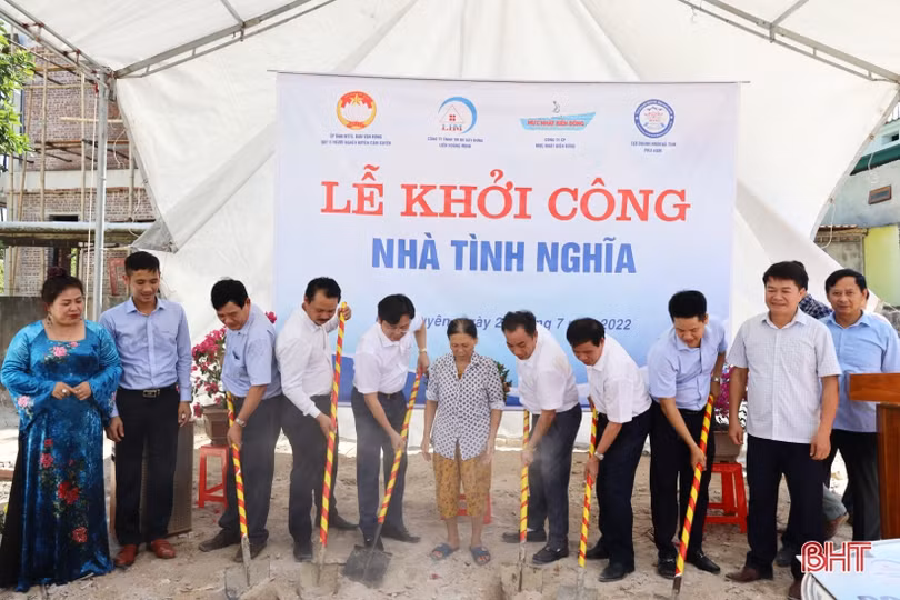 Tổ chức doanh nghiệp trao nhà tình nghĩa cho các gia đình có hoàn cảnh khó khăn