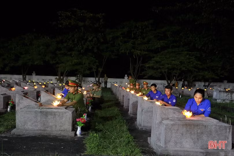 Các địa phương ở Hà Tĩnh thắp nến tri ân tưởng nhớ các anh hùng liệt sỹ