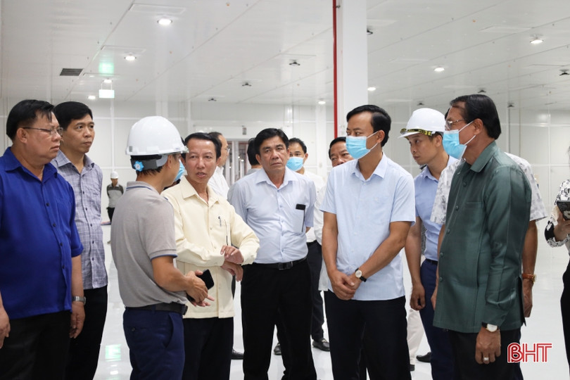 Đoàn công tác tỉnh Khăm Muộn tham quan Khu kinh tế Vũng Áng