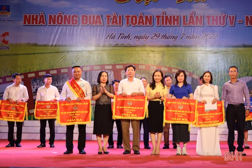 Hội Nông dân Hương Khê giành giải nhất Hội thi Nhà nông đua tài toàn tỉnh