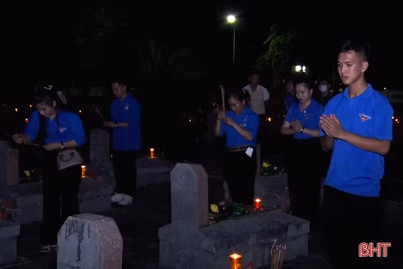 Các địa phương ở Hà Tĩnh thắp nến tri ân tưởng nhớ các anh hùng liệt sỹ