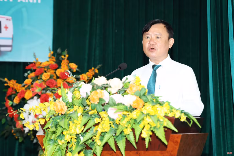 KEB Hana Bank và BIDV Nam Hà Tĩnh trao tặng xe cứu thương cho Bệnh viện Đa khoa TX Kỳ Anh