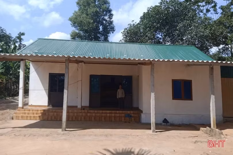 Bàn giao nhà nhân ái cho hộ nghèo ở Hương Sơn