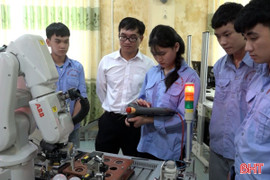 Rẽ lối đúng giúp học sinh vững bước tương lai