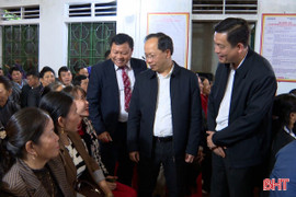 Bí thư Tỉnh ủy chung vui Ngày hội Đại đoàn kết tại thôn Phú Lập