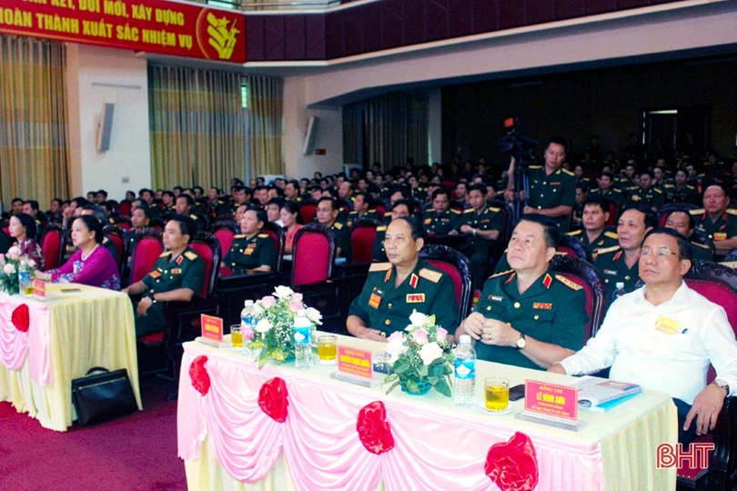 Bộ Tư lệnh Quân khu 4 tuyên dương 2 tập thể, 5 cá nhân lực lượng vũ trang Hà Tĩnh