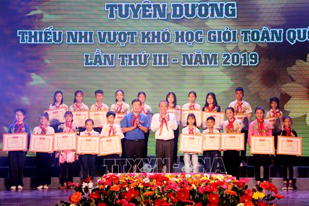 6 thiếu nhi vượt khó học giỏi Hà Tĩnh được vinh danh toàn quốc