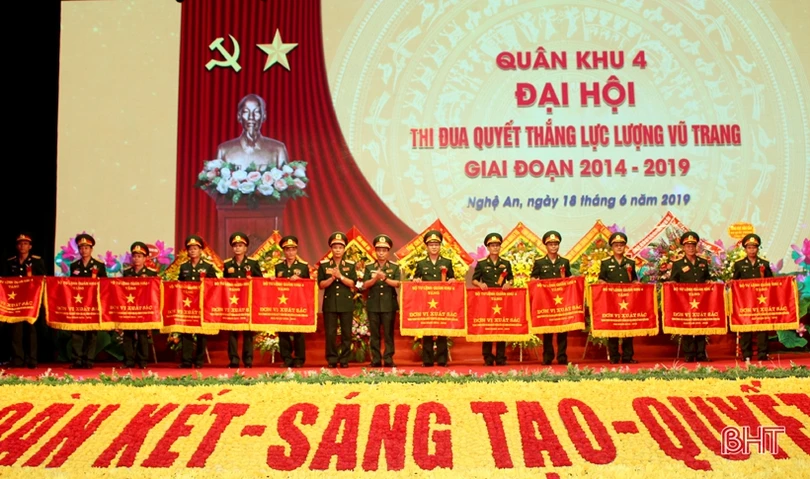 Bộ Tư lệnh Quân khu 4 tuyên dương 2 tập thể, 5 cá nhân lực lượng vũ trang Hà Tĩnh
