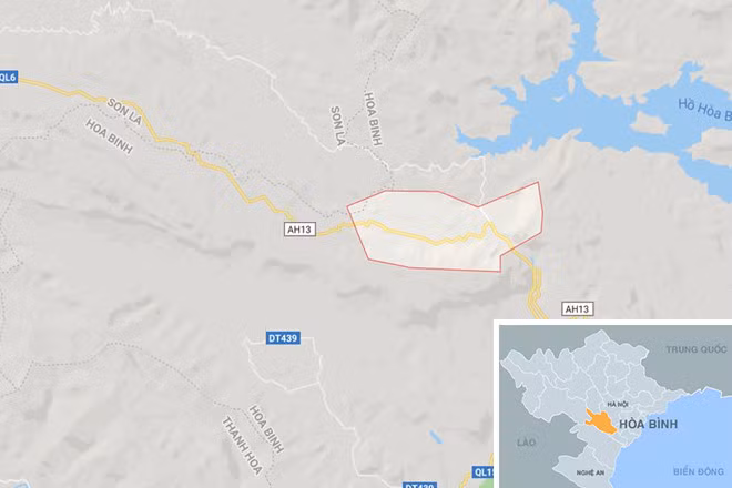 Xe tải chở sắt vụn đối đầu ôtô khách, 3 người tử vong