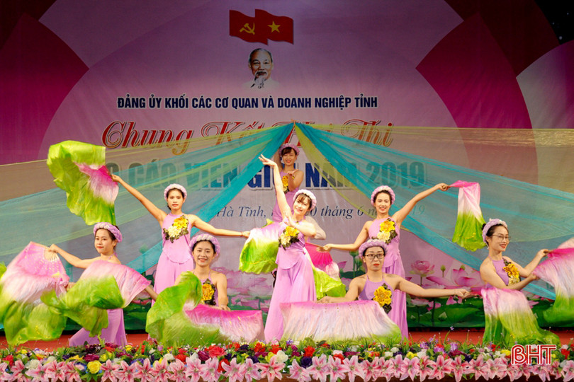 13 thí sinh các cơ quan và doanh nghiệp Hà Tĩnh thi báo cáo viên giỏi