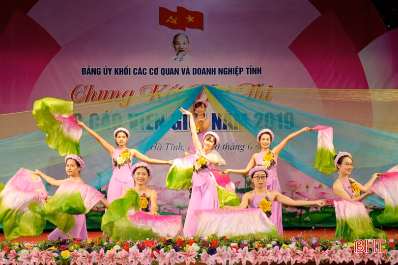 13 thí sinh các cơ quan và doanh nghiệp Hà Tĩnh thi báo cáo viên giỏi