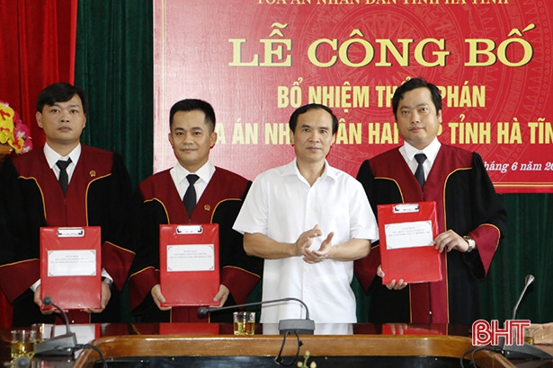TAND tỉnh Hà Tĩnh công bố quyết định bổ nhiệm 7 thẩm phán