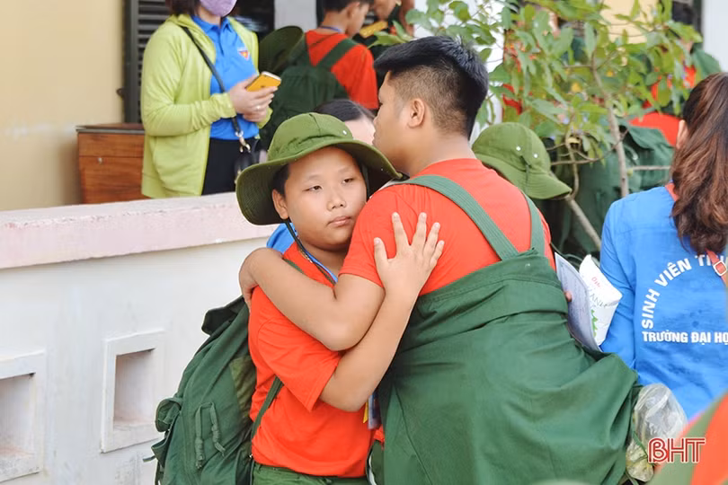 Nhiều cung bậc cảm xúc trong lễ chia tay các chiến sỹ “nhí” sau học kỳ trong quân đội