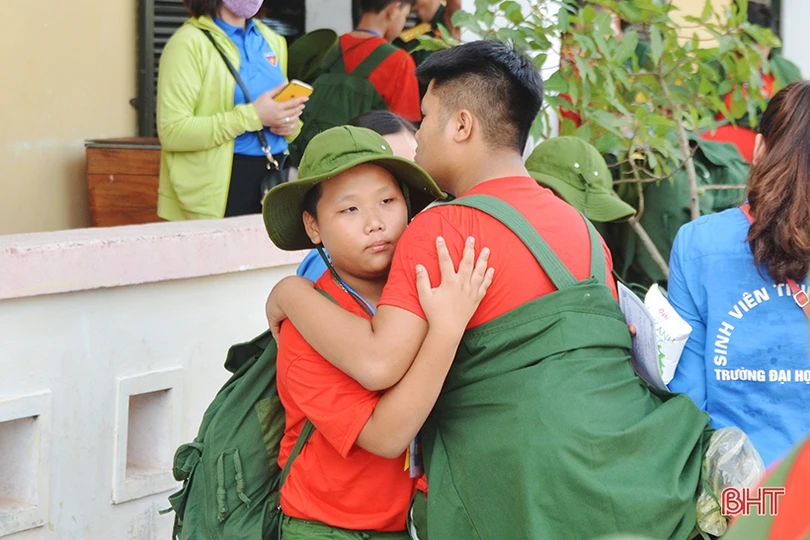 Nhiều cung bậc cảm xúc trong lễ chia tay các chiến sỹ “nhí” sau học kỳ trong quân đội