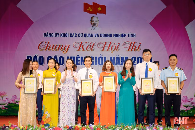 13 thí sinh các cơ quan và doanh nghiệp Hà Tĩnh thi báo cáo viên giỏi