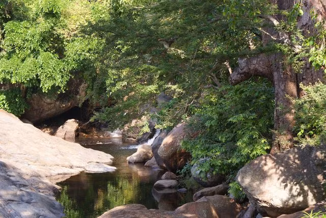 Ngôi làng thần bí và kỳ lạ câu chuyện người dân không dám đi giày dép