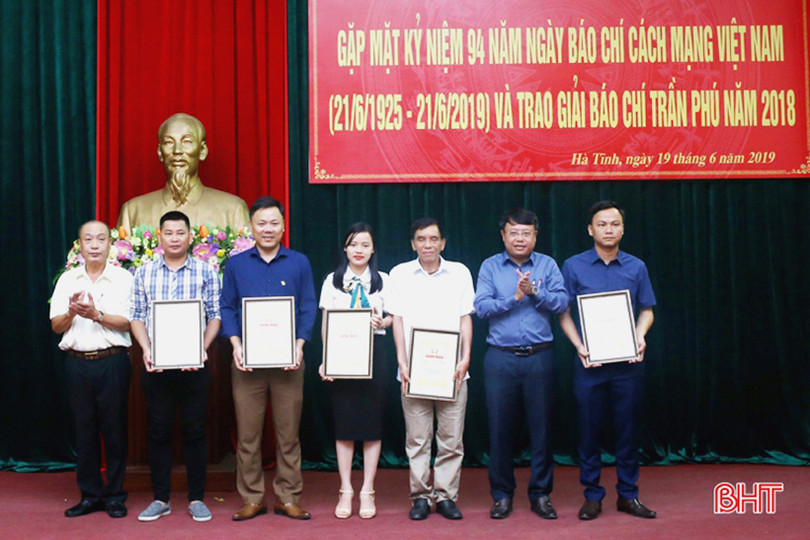 Hà Tĩnh gặp mặt các cơ quan báo chí và trao Giải Báo chí Trần Phú năm 2018 ảnh 9 Hà Tĩnh gặp mặt các cơ quan báo chí và trao Giải Báo chí Trần Phú năm 2018