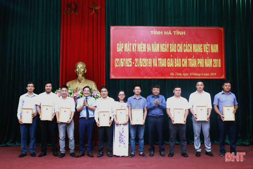 Hà Tĩnh gặp mặt các cơ quan báo chí và trao Giải Báo chí Trần Phú năm 2018 ảnh 7 Hà Tĩnh gặp mặt các cơ quan báo chí và trao Giải Báo chí Trần Phú năm 2018