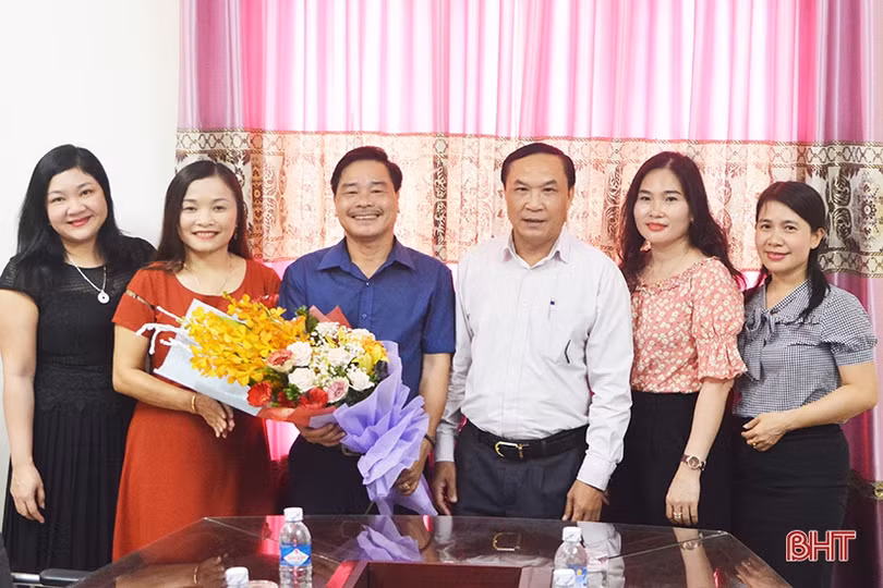 Trưởng ban Tuyên giáo Hà Tĩnh chúc mừng ngày Báo chí cách mạng Việt Nam