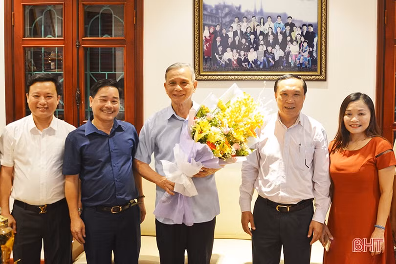 Trưởng ban Tuyên giáo Hà Tĩnh chúc mừng ngày Báo chí cách mạng Việt Nam