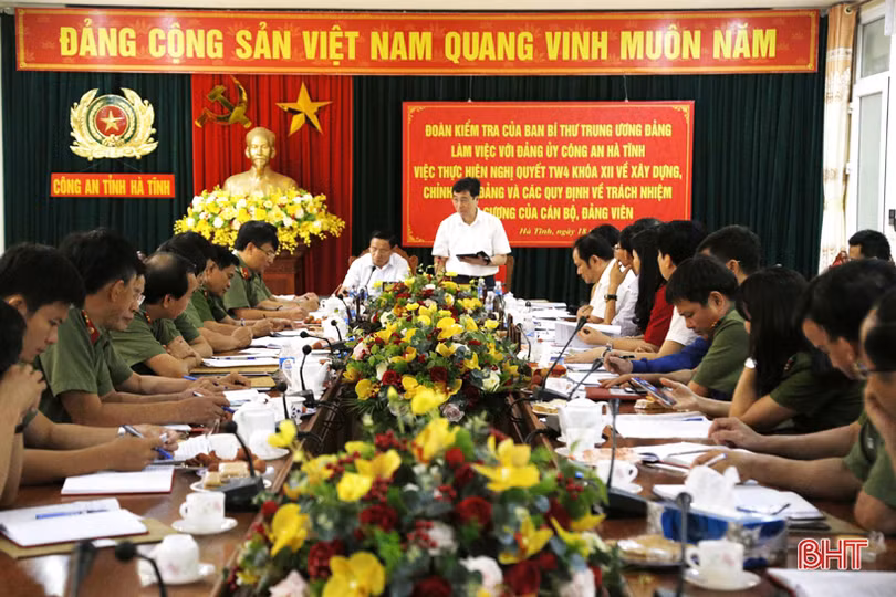 Cấp trên, người đứng đầu Công an Hà Tĩnh phải gương mẫu để cấp dưới học tập, noi theo