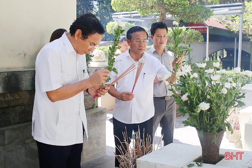 Chánh Văn phòng Trung ương Đảng Nguyễn Văn Nên dâng hương tại Ngã ba Đồng Lộc