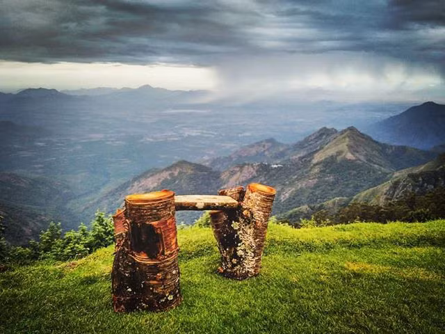 Ngôi làng thần bí và kỳ lạ câu chuyện người dân không dám đi giày dép