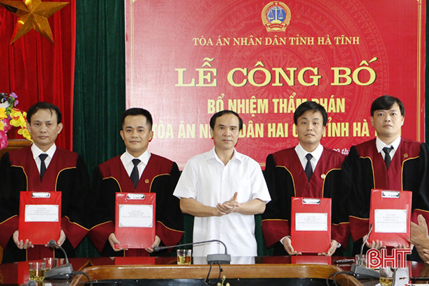 TAND tỉnh Hà Tĩnh công bố quyết định bổ nhiệm 7 thẩm phán