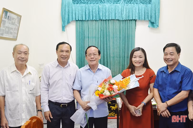 Trưởng ban Tuyên giáo Hà Tĩnh chúc mừng ngày Báo chí cách mạng Việt Nam