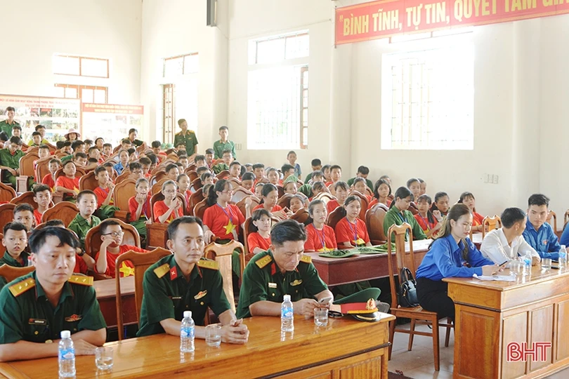 Nhiều cung bậc cảm xúc trong lễ chia tay các chiến sỹ “nhí” sau học kỳ trong quân đội