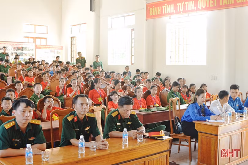 Nhiều cung bậc cảm xúc trong lễ chia tay các chiến sỹ “nhí” sau học kỳ trong quân đội