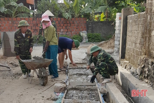 700 cán bộ, chiến sỹ Bộ CHQS Hà Tĩnh giúp dân làm nông thôn mới
